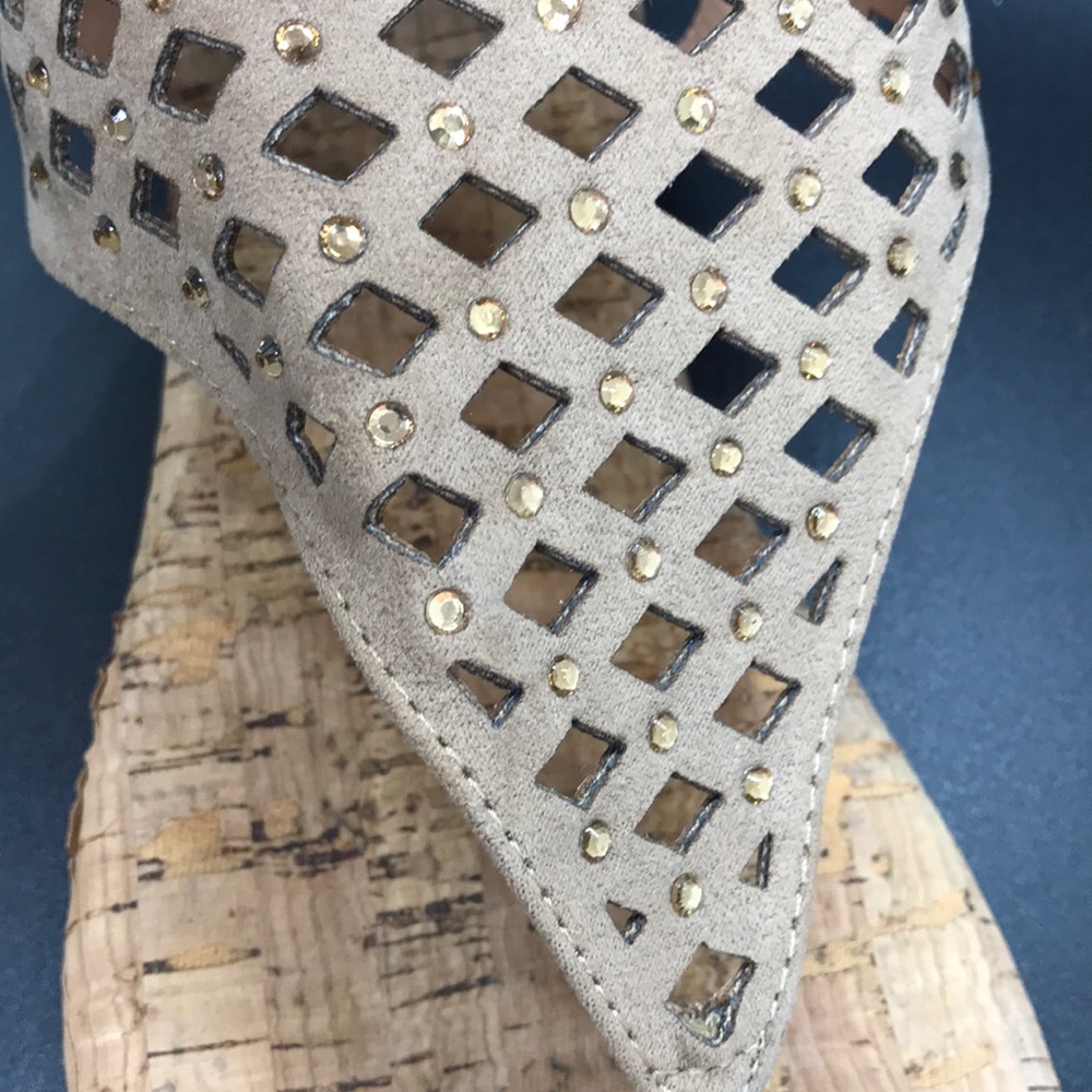 Austin Trading Co Tan Lattice Rhinestones Cork - Picture 4 of 10